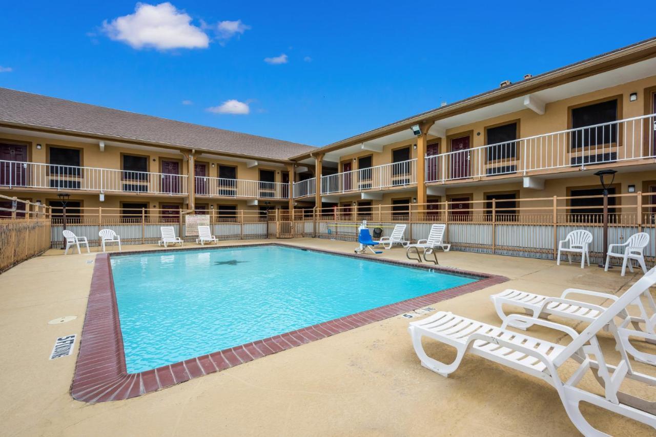 Red Roof Inn College Station Exterior photo